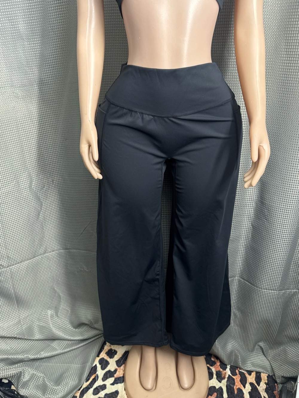 High-Rise Wide-Leg Leggings – Black